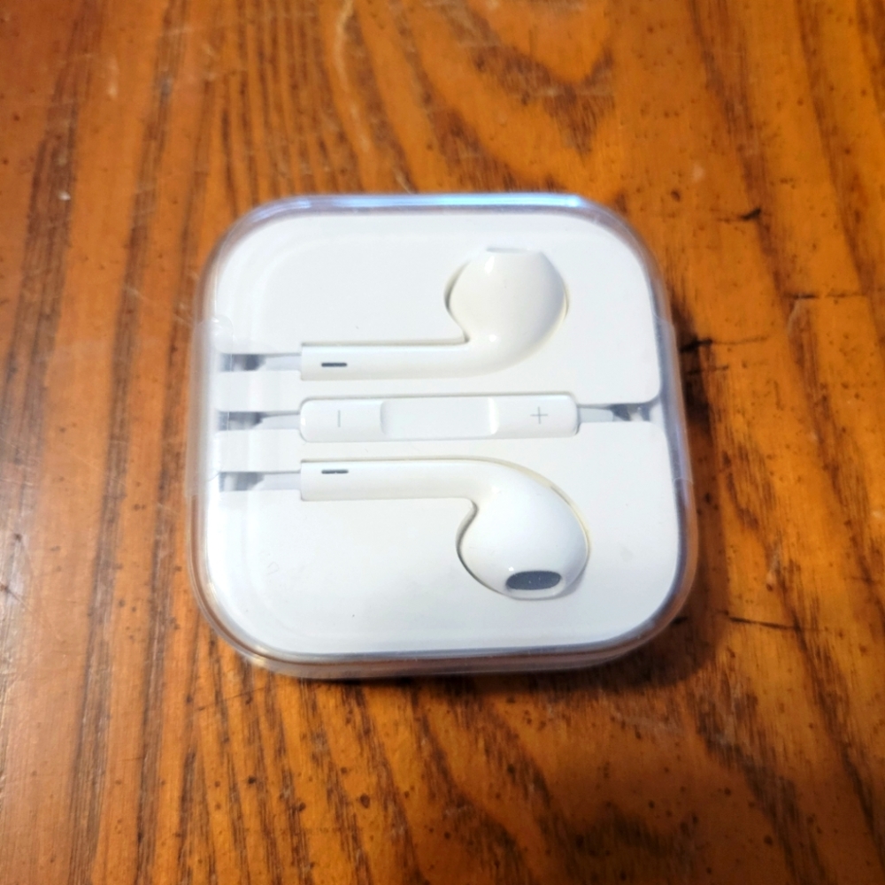 Apple earbuds
